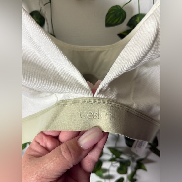 Nueskin Solid Pattern Bra - Picture 2 of 7